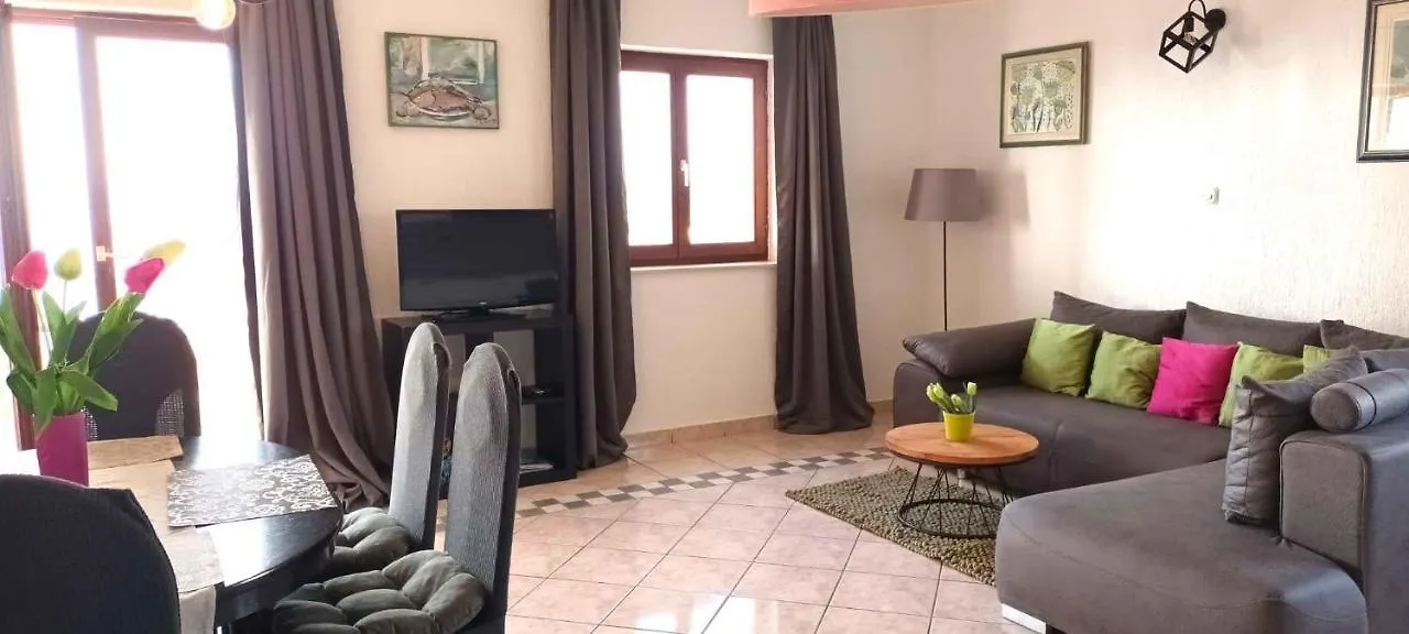 Apartment In Njivice/Insel Krk 13320